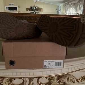 Ugg boots wit side buckle